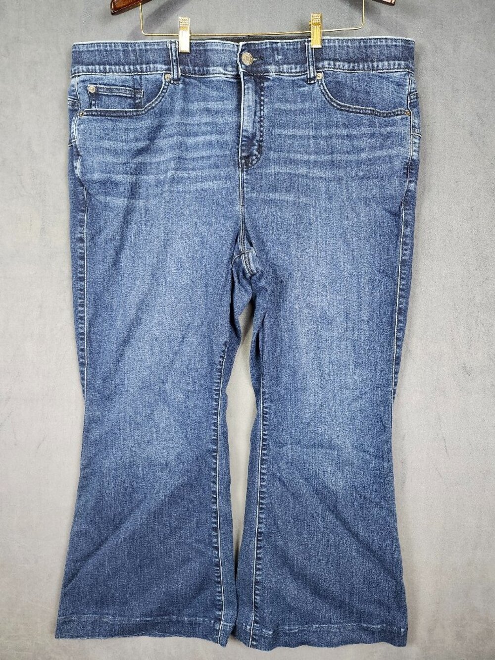 Torrid Super Soft Bombshell Flare Jeans Plus Size 24